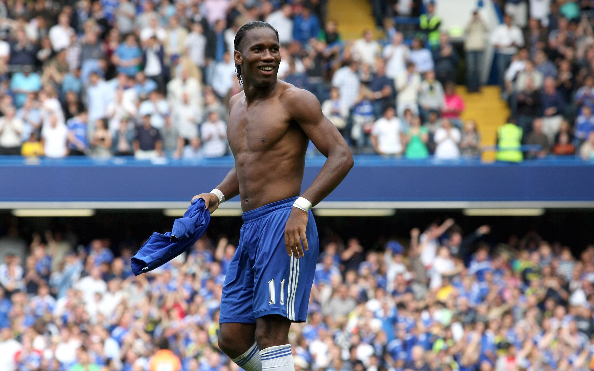 年终总决赛抢七大战对决在即!山东泰山演练定位球,俄克拉荷马城雷霆密集防守应对